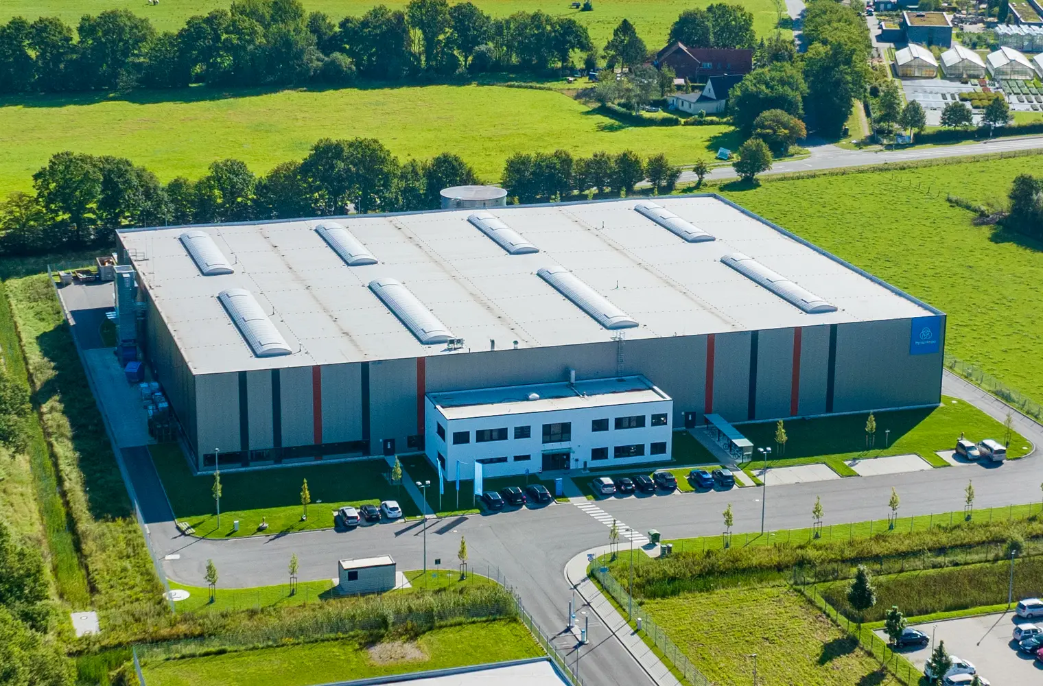 Eine Luftaufnahme der Logistikhalle in Tornesch